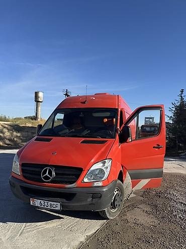 Mercedes-Benz Sprinter (длинная база, высокий кузов), красный фургон