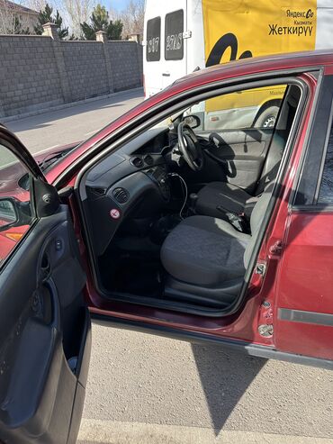 Ford: Ford Focus: 2001 г., 1.6 л, Механика, Бензин, Хэтчбэк — 9