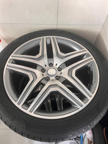 teker 215: Yeni Şin Pirelli 295 / 40 / R 21
