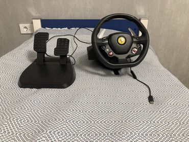 komputer oyunu: Trustmaster Ferrari 458 İtalia oyun sükanı Sükan əla vəziyyətdədir