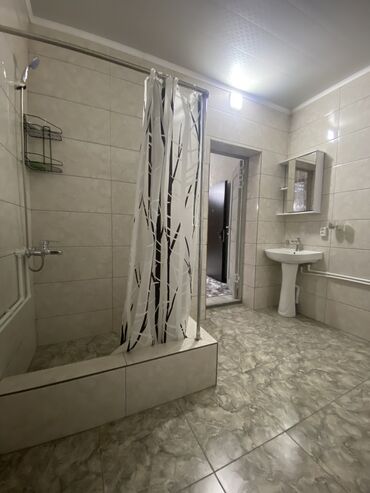 Долгосрочная аренда домов: 130 м², 3 комнаты, Евроремонт, Забор, огорожен, Кондиционер at lalafo.kg — 10 Долгосрочная аренда домов: 130 м², 3 комнаты, Евроремонт, Забор, огорожен, Кондиционер — 10