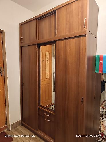 Güzgülü sürgülü qapılı paltar dolabı - Material: ağac fakturalı
