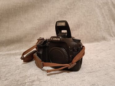canon 700: Продаю камеру Canon 7d. Лучшая камера для начинающих. Легко освоить