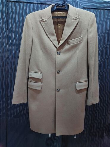 Пальто: Полу- пальто мужское United Colors of Benetton в отличном состоянии