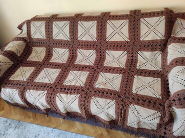 Blankets and Bedspreads: Size - Single, color - Brown