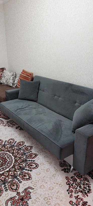 Диван прямой, компактный, с лаконичным современным дизайном. Основные
