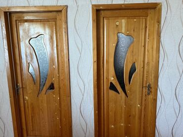 Plastik qapılar: 4 eded 2 ci el qapi 300 azn.Qiymetde razilasmaq mumkundu.Real musteri