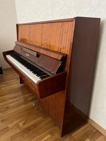 işlənmiş pianolar: Piano «Терек» Hal-hazırda işləkdir. Oktavalar təmiz, səliqəli