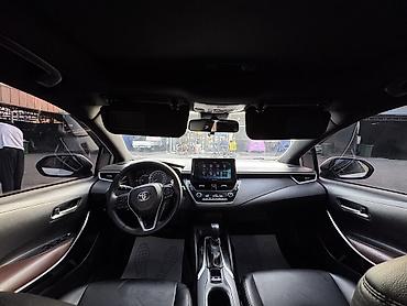 салон w124: Toyota Corolla: 2019 г., Гибрид, Седан — 8