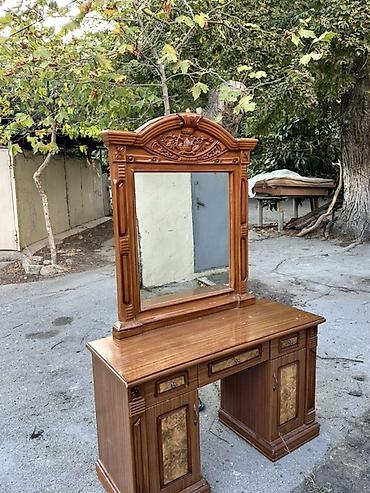 güzgülü kamod: Klassik üslubda makiyaj/komod dəsti - Material: taxta əsaslı (ağac — 1