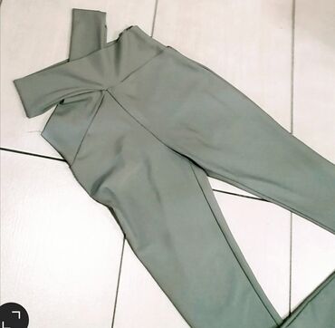 bershka sortsevi: S (EU 36), Lycra, color - Green, Single-colored