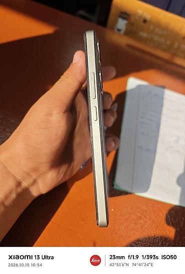 google p: Poco F6, Б/у, 256 ГБ, цвет - Золотой, 2 SIM — 2