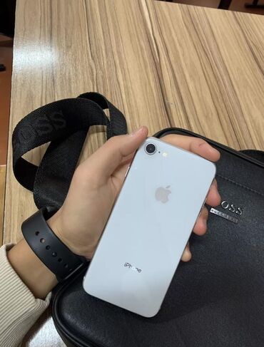 Apple iPhone: IPhone 8, Б/у, 256 ГБ, Белый, Зарядное устройство, Чехол, 68 % — 1