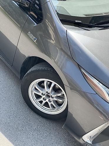 byd e1: Toyota Prius: 2019 г., 1.8 л, Гибрид — 2