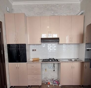 продажа подержанной мебели: Mətbəx mebeli dəsti – bej rəngli, parlaq fasadlı - Yuxarı və aşağı
