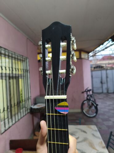 Klassik gitaralar: Salam gitar satılır isdifadə olunmur deyə satilir ancaq qutunun içində -da lalafo.az — 9 Klassik gitaralar: Salam gitar satılır isdifadə olunmur deyə satilir ancaq qutunun içində — 9