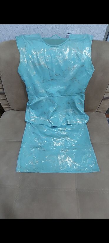 Dəstlər, kostyumlar: Qadın geyimleri 9 aznden baslayir. bir nece geyim alana endirim ve — 3