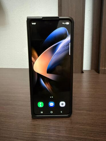 телефоны не дорого: Samsung Galaxy Z Fold 4, Б/у, 256 ГБ, цвет - Черный, 1 SIM