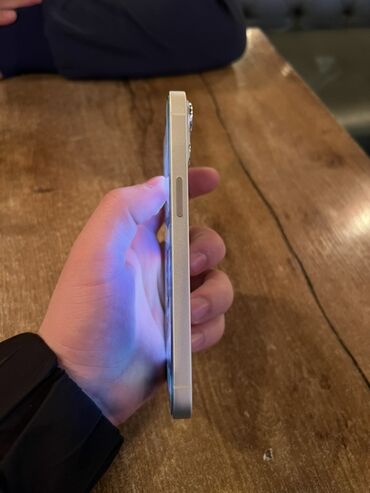 Apple iPhone: IPhone 13, Б/у, 128 ГБ, Белый, Защитное стекло, Чехол, 78 % — 9