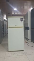 Микроволновки: İki qapılı soyuducu - Üst hissədə dondurucu bölmə, içəridə bir rəf -