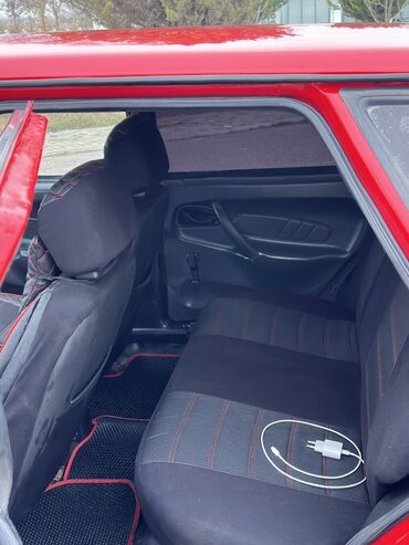 VAZ (LADA): VAZ 21099 sedan - Kuzov: 4 qapılı sedan, qırmızı rəng, qara bamper və — 11