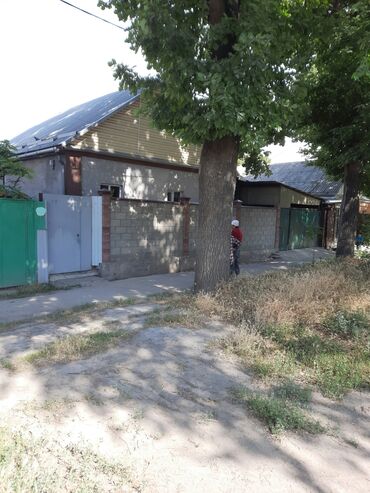 дом рынок дордой: Дом, 85 м², 5 комнат, Риэлтор, Старый ремонт