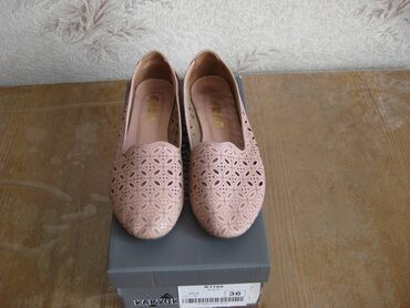 Босоножки, сандалии, шлепанцы: Продаются б/у балетки. Розовый цвет. 38 размер. Покупали в “Лион”