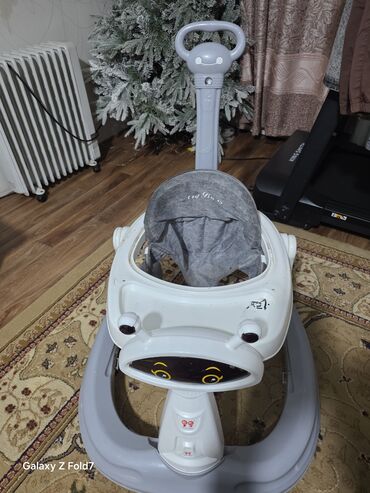 кукольный домик бу: Ходунок, б/у, все колеса на месте, всё функционирует, надо только