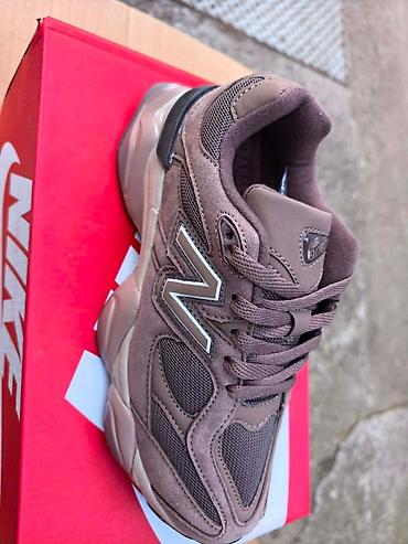 Patike: NB 9060
A klasa
36-46
 4500 din
SO — 1