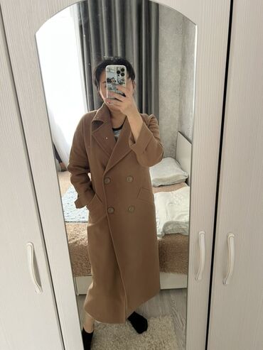 женские пиджаки кардиганы: Демисезонное женское пальто-халат, длина миди. Цвет: теплый