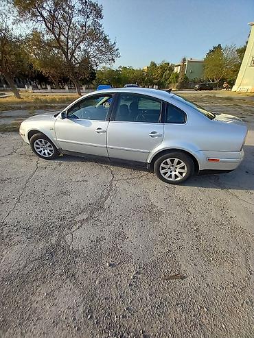 passat jetta: Volkswagen Passat sedan – gümüşü rəng, 4 qapı, geniş salon və rahat — 1