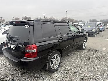 Другие автомобили: Внедорожник/кроссовер черного цвета. Кузов 5‑дверный, на крыше — 7
