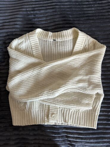 Свитеры: Женский свитер M (EU 38), цвет - Белый, H&M
