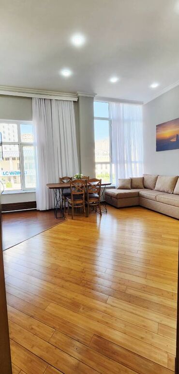 Uzunmüddətli kirayə mənzillər: 28 May metrosunun düz çıxışı, Dəmiryol vağzalının qarşısında, köhnə — 3