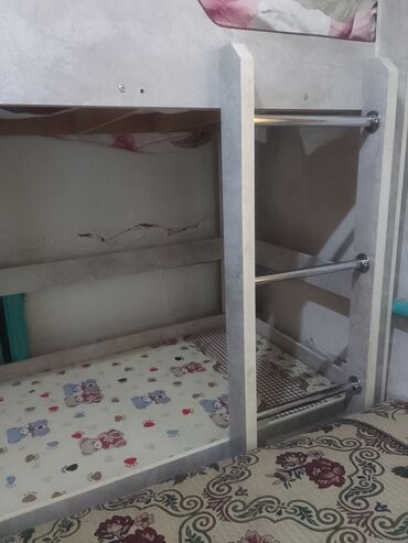 Двухъярусные детские кровати: Двухъярусная детская кровать, Б/у, ЛДСП, цвет - Бежевый — 6