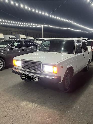 qaz 53 senedi: VAZ Lada 2107, ağ rəng, sedan kuzov. Xüsusiyyətlər: - Arxa ötürücülü — 1