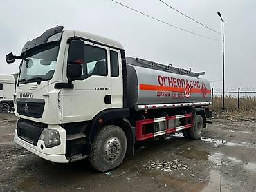 Тягачи: Тягач, Howo, Цистерна — 1