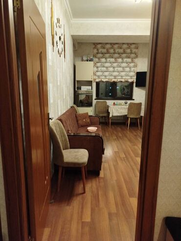 Uzunmüddətli kirayə mənzillər: Köhnə günəşli qəsəbəsi,İnqilab ismayılov küçəsi,17 mərtəbəli binanın — 12