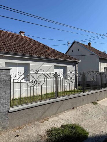Kuće na prodaju: 130 kv. m, 4 sobe — 2