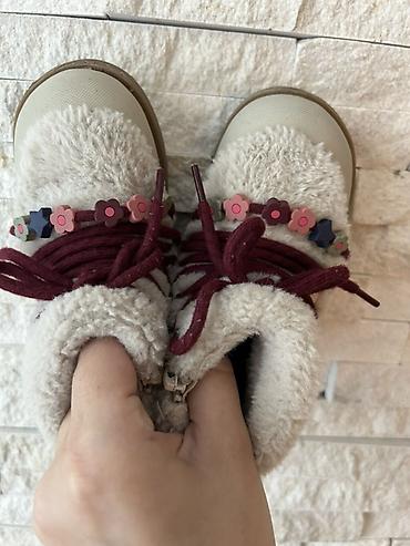 bele ski pantalone: Dečije zimske čizmice Zara, broj 22, dužina gazista 13,6 cm. - — 5