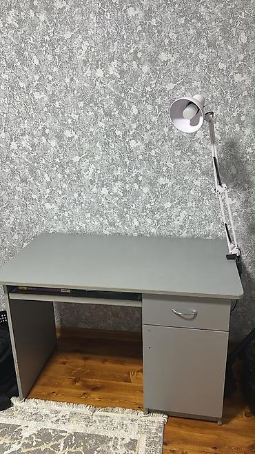kredit mebeller: Ofis/iş masası - Rəng: boz - Material: laminat/taxta səth, metal — 1