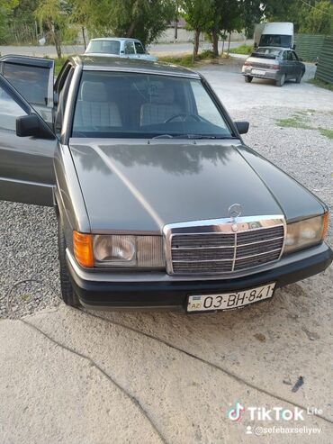 Mercedes-Benz: Mercedes-Benz 190 (W201): 1.8 l | 1992 il Sedan — 1