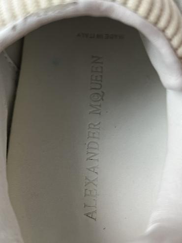 кроксы маквин: Белые кроссовки Alexander McQueen.Ю, в однотонном белом цвете, с — 4