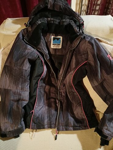 zimska jakna s: M (EU 38), L (EU 40), Sa postavom