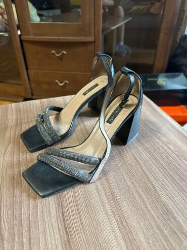 обувь лоферы: Шикарные босоножки, 38 размер