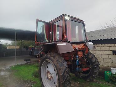 yan şüşə: Traktor MTZ-80/tipli, kabinalı Xüsusiyyətlər: - Dizel mühərrik, ön — 5