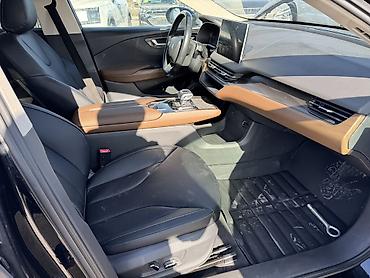 Другие автомобили: Hongqi E-QM5 Hongqi E-QM5 — китайский электрический седан E-класса — 14