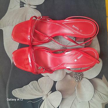 Basanoşka və səndəllər: Bershka qadın sandaleti – 39 ölçü. - Rəng: parlaq qırmızı - Model — 1