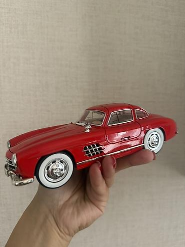 Mərtəbəli kolleksiya modeli – Mercedes-Benz 300 SL “Gullwing”