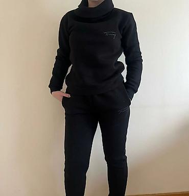 Gornji i donji deo: Ženski komplet trenerke – duks i donji deo - Model: duks sa visokim — 3